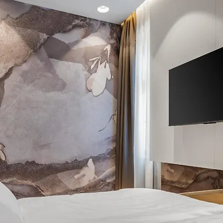 Monamel Luxury Split