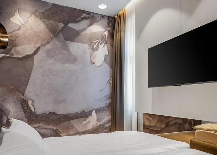 Monamel Luxury سبليت