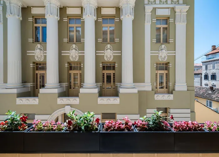 Monamel Luxury 4*