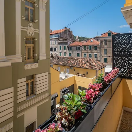 Monamel Luxury krevet i doručak