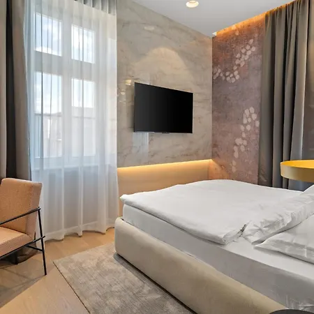 Monamel Luxury krevet i doručak 4*